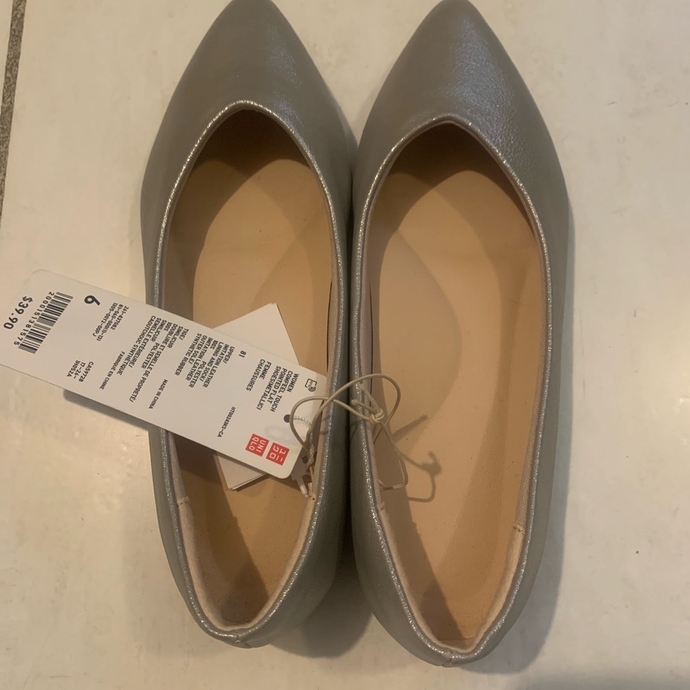 Brand new UNIQLO flat shoe size 6